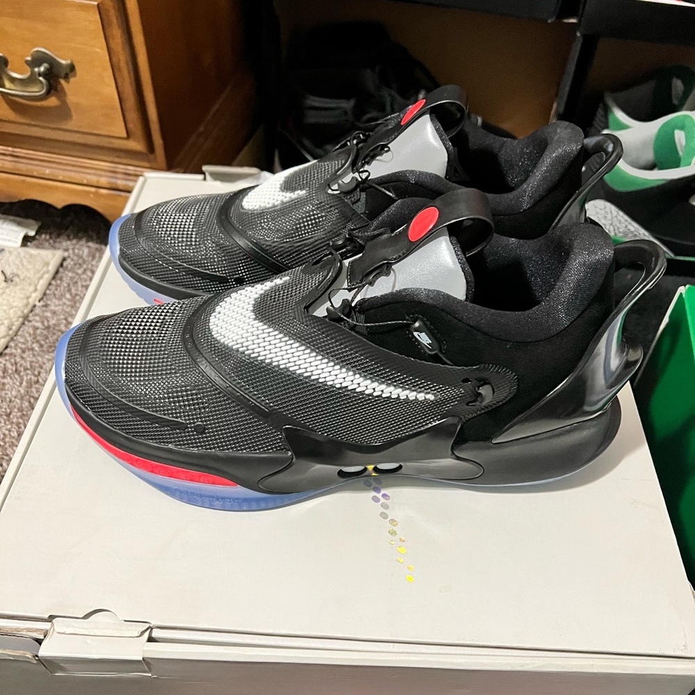 NIKE ADAPT 2.0 BB. Brand new never worn. Self lacing!!